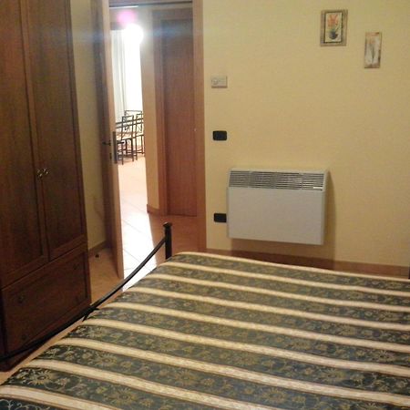 Hotel L'Antipapa Fondi Pokoj fotografie